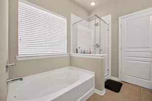 3011 Cambridge Meadows Ln, Dickinson, TX 77539 - Photo 9