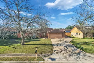 55 Sweetgum Ct, Lake Jackson, TX 77566 - Photo 3