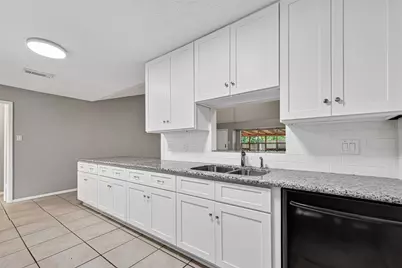 16614 Blackhawk Boulevard, Friendswood, TX 77546 - Photo 9