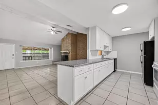 16614 Blackhawk Blvd, Friendswood, TX 77546 - Photo 11