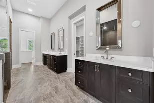 26 Valley Forge Dr, Houston, TX 77024 - Photo 13