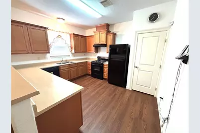 415 Bay Street N, Texas City, TX 77590 - Photo 3