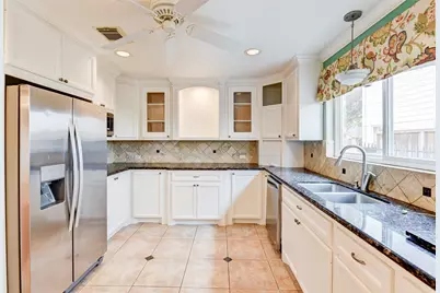 6754 Cindy Lane, Houston, TX 77008 - Photo 9