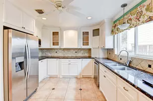6754 Cindy Ln, Houston, TX 77008 - Photo 9