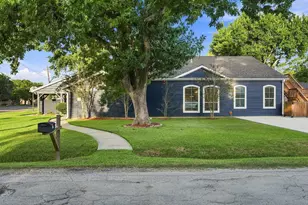 5701 Melody Ln, Dickinson, TX 77539 - Photo 3