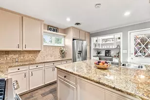 5701 Melody Ln, Dickinson, TX 77539 - Photo 11