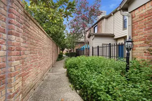 1201 McDuffie St, Houston, TX 77019 - Photo 3