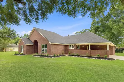 1002 Ransom Street, Anahuac, TX 77514 - Photo 3
