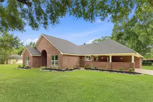 1002 Ransom St, Anahuac, TX 77514 - Photo 3
