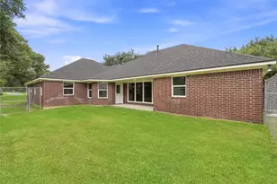 1002 Ransom St, Anahuac, TX 77514 - Photo 37