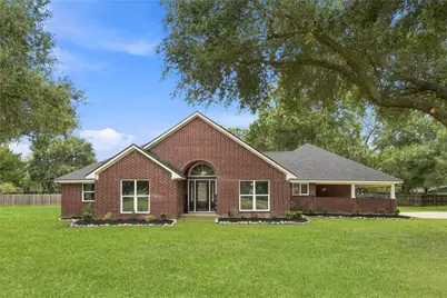 1002 Ransom Street, Anahuac, TX 77514 - Photo 1