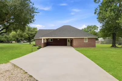 1002 Ransom Street, Anahuac, TX 77514 - Photo 39