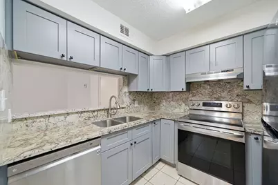 11002 Hammerly Boulevard #27, Houston, TX 77043 - Photo 11