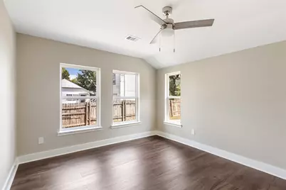 301 S Magnolia Street, Highlands, TX 77562 - Photo 9