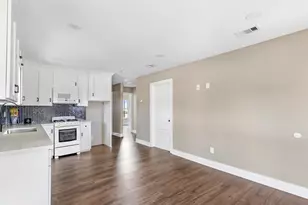 301 S Magnolia St, Highlands, TX 77562 - Photo 7