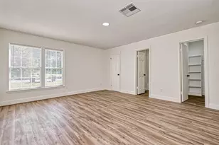 5609 Denmark St, Houston, TX 77028 - Photo 9