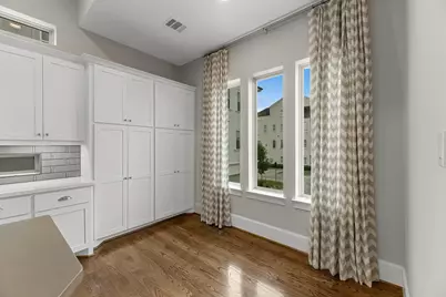3709 Somerset Commons Lane, Houston, TX 77055 - Photo 11