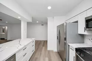 5542 Holly St, Houston, TX 77081 - Photo 7