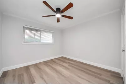 5542 Holly Street #205, Houston, TX 77081 - Photo 11