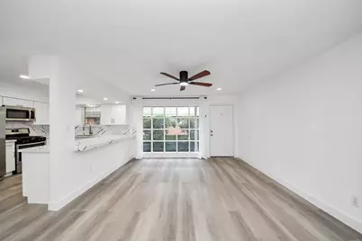 5542 Holly Street #205, Houston, TX 77081 - Photo 9