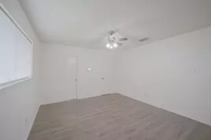 9811 Mango St, Houston, TX 77075 - Photo 17