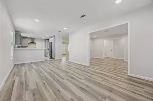 6034 Autumn Forest Dr, Houston, TX 77092 - Photo 13