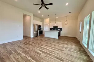 318 Cardinal Dr, Port Lavaca, TX 77979 - Photo 9