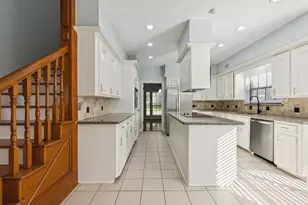 14819 Walbrook Dr, Sugar Land, TX 77498 - Photo 5