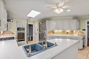 904 Holland St, Navasota, TX 77868 - Photo 17