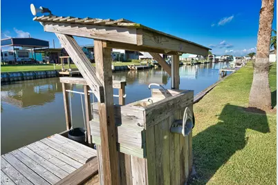 1525 County Road 201, Sargent, TX 77414 - Photo 9