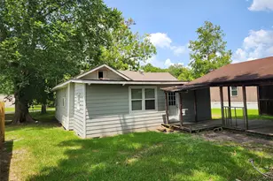 330 N Ann St, Sour Lake, TX 77659 - Photo 7