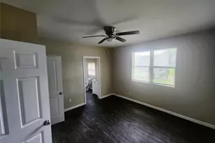 330 N Ann St, Sour Lake, TX 77659 - Photo 5