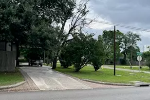 310 W Stewart St, Willis, TX 77378 - Photo 3