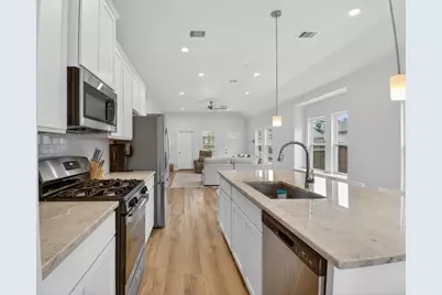 2328 Cedar Place Drive, Conroe, TX 77306 - Photo 5