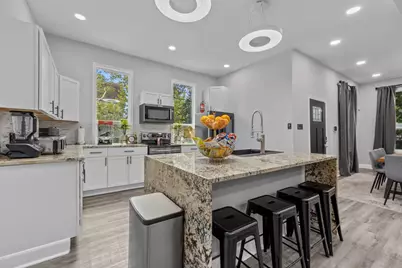 1015 Brooks Street, Houston, TX 77009 - Photo 11