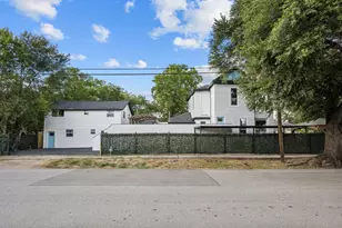 1015 Brooks St, Houston, TX 77009 - Photo 5