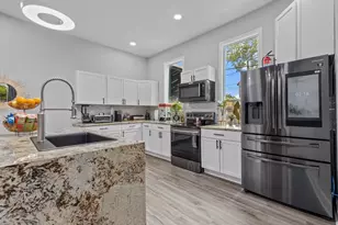 1015 Brooks St, Houston, TX 77009 - Photo 9