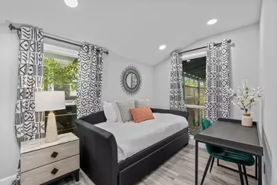 1015 Brooks Street, Houston, TX 77009 - Photo 17