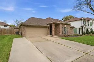 2710 Hazel St, Pearland, TX 77581 - Photo 3