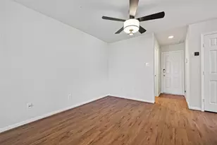 13034 Fenland Field Ln, Houston, TX 77047 - Photo 11
