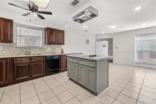 4467 Yupon Ridge Dr, Houston, TX 77072 - Photo 9