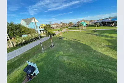 943 Gulfview Road, Crystal Beach, TX 77650 - Photo 3