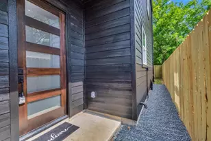 4622 Clover St, Houston, TX 77051 - Photo 3