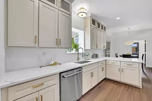 15415 Skyhawk Ln, Beach City, TX 77523 - Photo 11