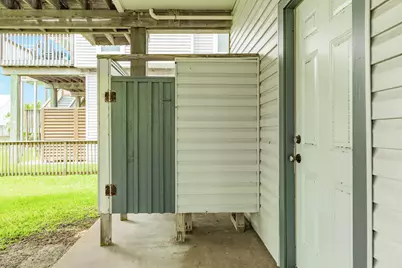 13929 Pirates Beach Boulevard, Galveston, TX 77554 - Photo 17
