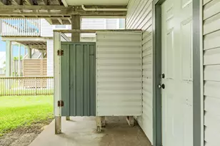 13929 Pirates Beach Blvd, Galveston, TX 77554 - Photo 17