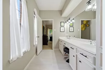 7222 Birchtree Forest Drive, Houston, TX 77088 - Photo 23