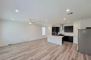 3225 Creston Gate Dr, Houston, TX 77047 - Photo 9