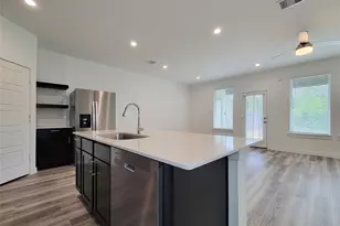 3225 Creston Gate Dr, Houston, TX 77047 - Photo 11