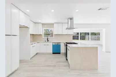 10818 Oasis Drive, Houston, TX 77096 - Photo 7